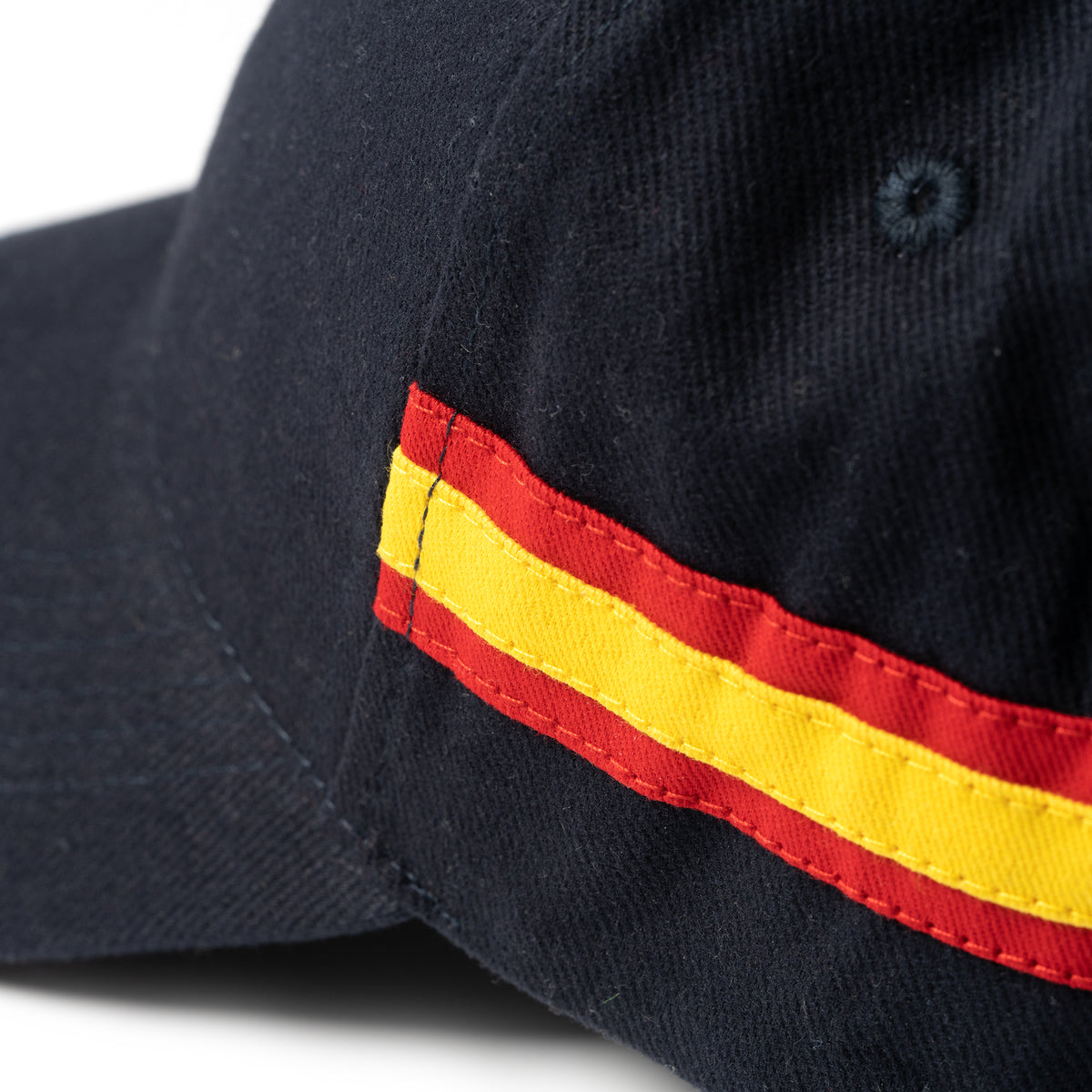 P1001 GORRA AZUL MARINO ESPAÑA— Estilo con identidad - DF CREACION