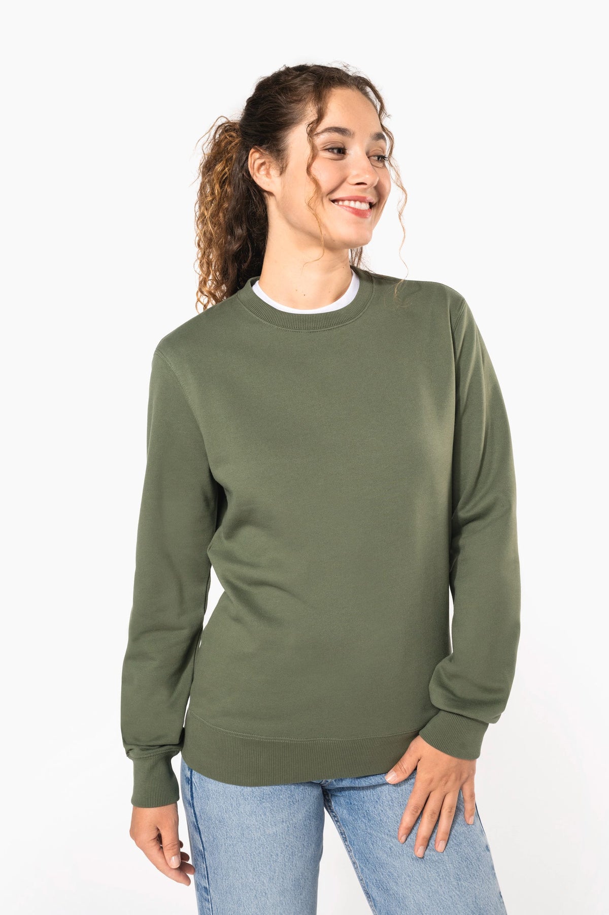 SUDADERA K4040  ADULTO Y K4043 NIÑO – SUAVIDAD Y RESISTENCIA, CON CALIDAD SOSTENIBLE