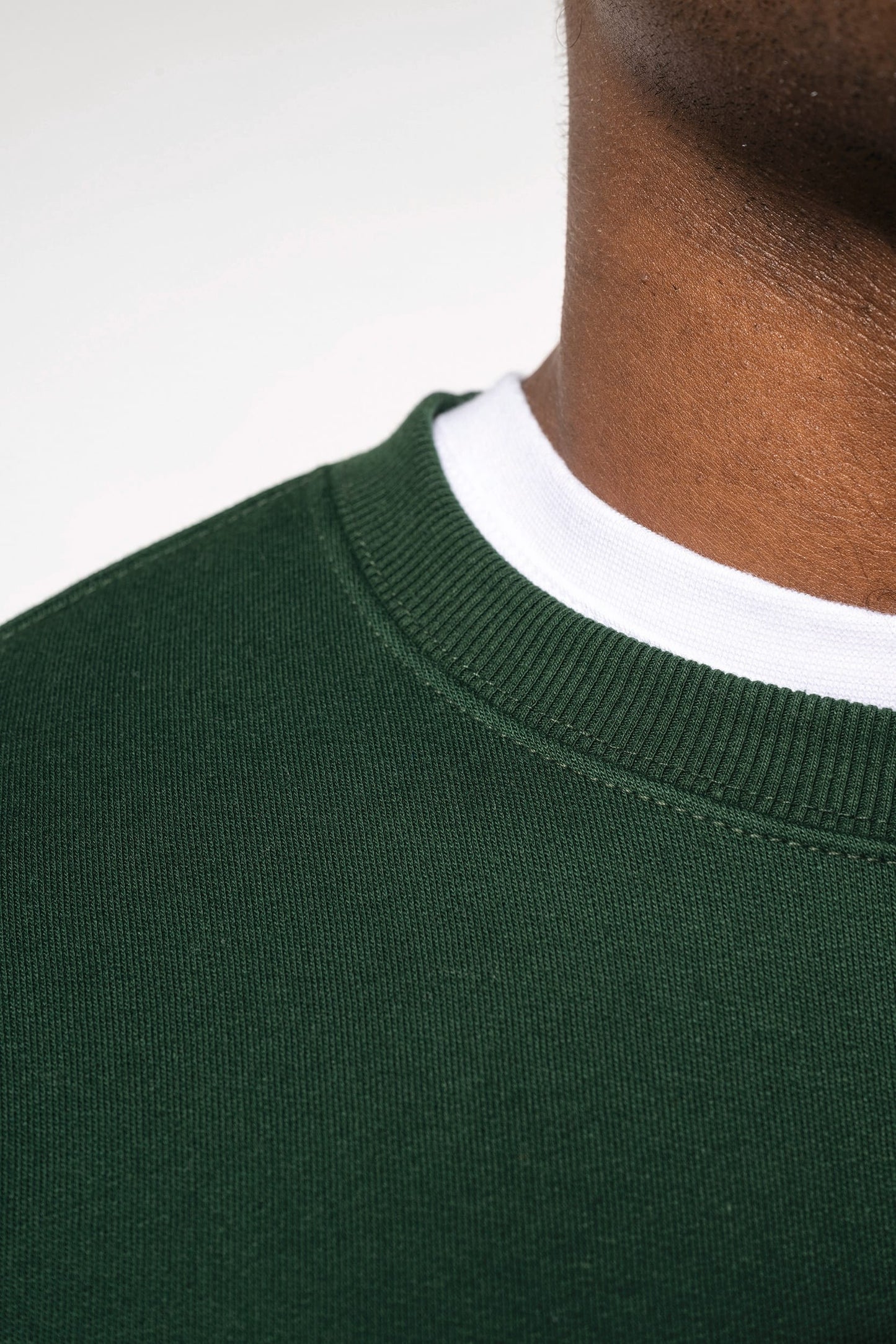 SUDADERA K4040  ADULTO Y K4043 NIÑO – SUAVIDAD Y RESISTENCIA, CON CALIDAD SOSTENIBLE