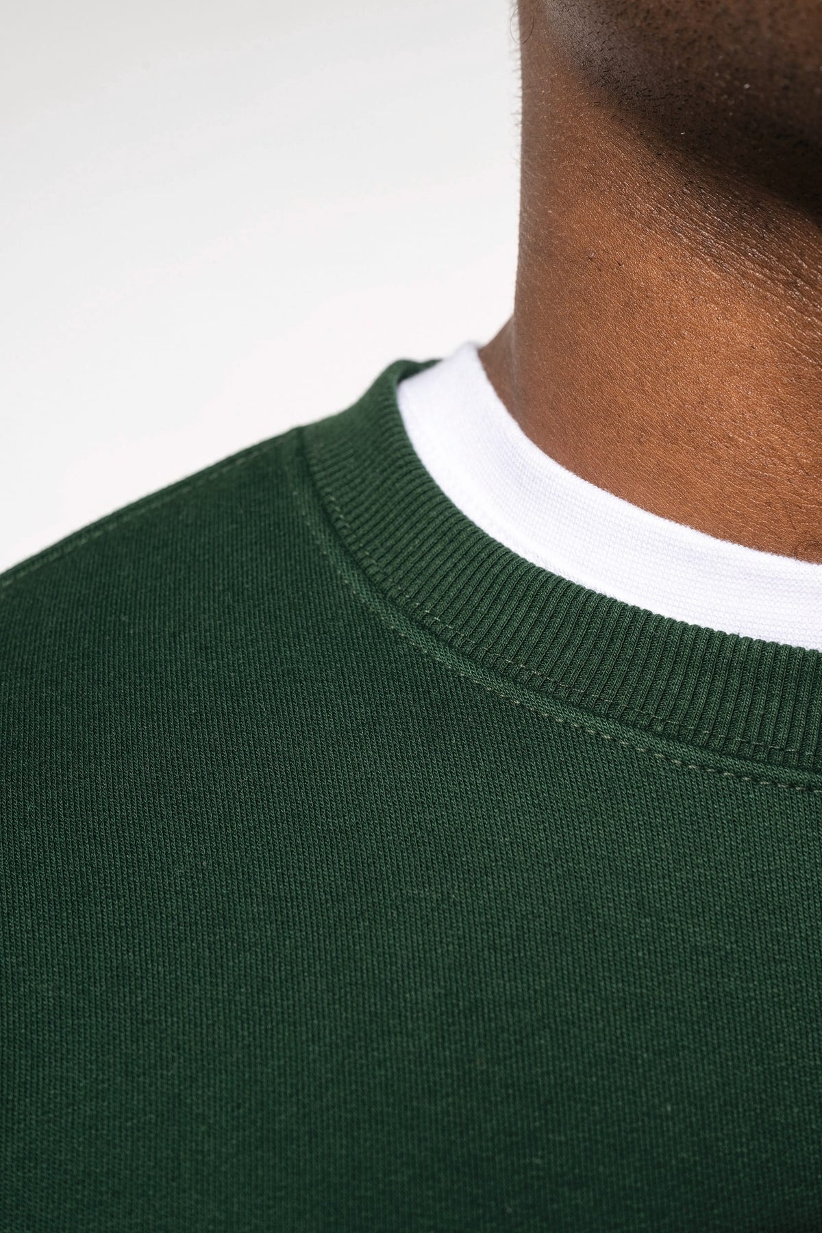SUDADERA K4040  ADULTO Y K4043 NIÑO – SUAVIDAD Y RESISTENCIA, CON CALIDAD SOSTENIBLE