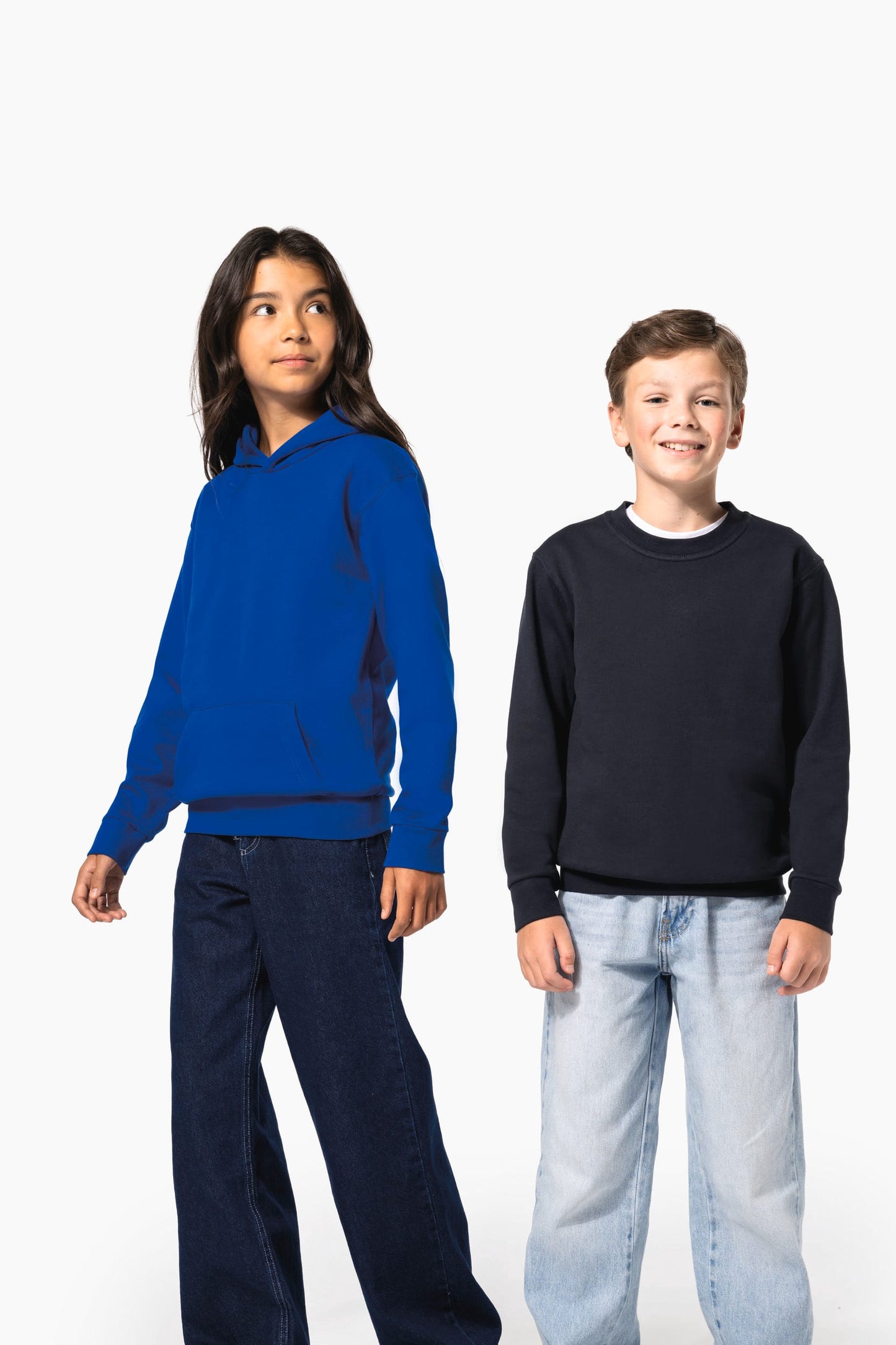 SUDADERA K4040  ADULTO Y K4043 NIÑO – SUAVIDAD Y RESISTENCIA, CON CALIDAD SOSTENIBLE